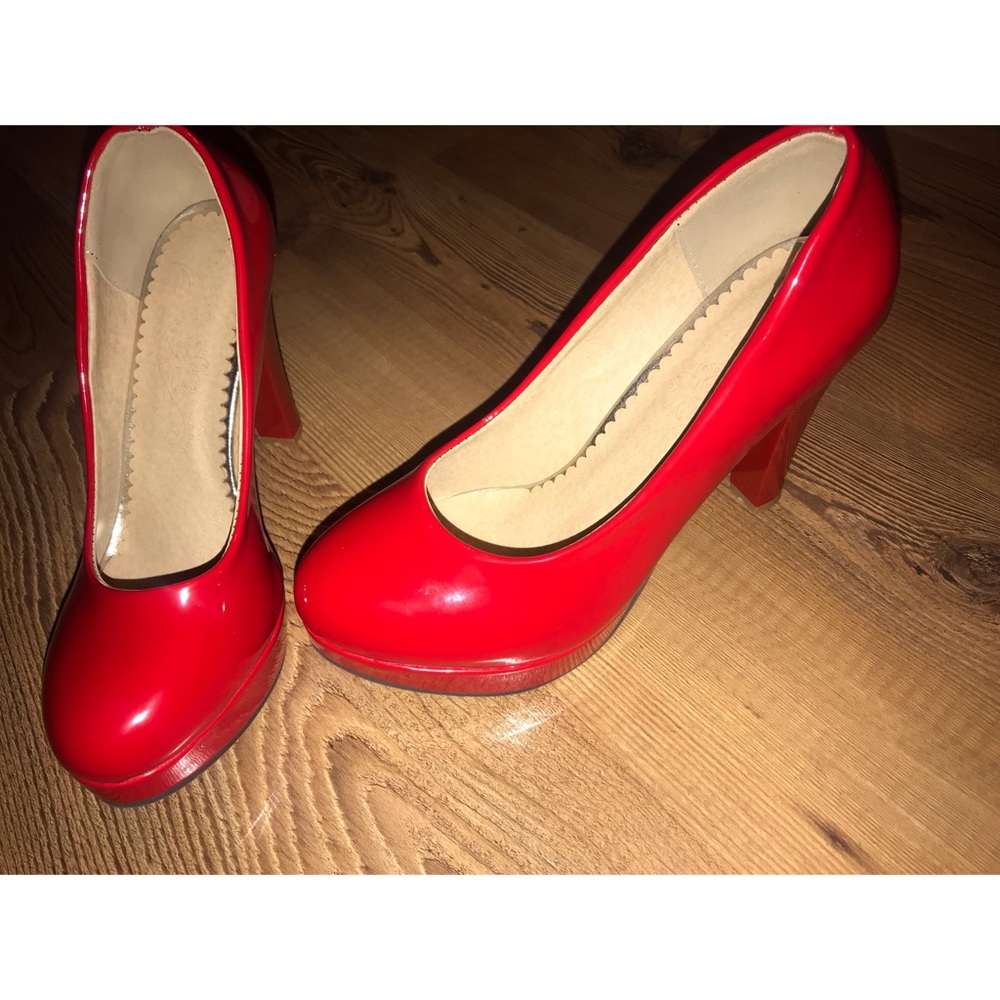 BRIGHT RED HIGH HEELS